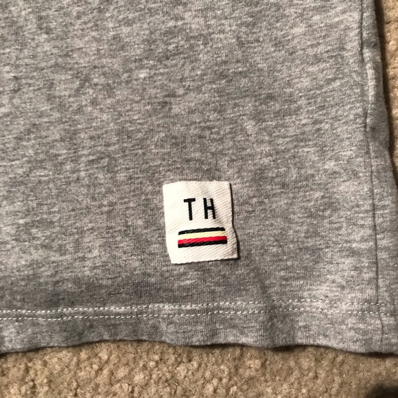 Grey Tommy Hilfiger T-shirt - Picture 2 of 3